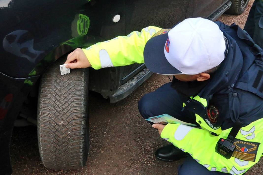 O kentte sıkı denetim: Didik didik kontrol ediliyor! Polisin verdiği broşür dikkati çekti 9